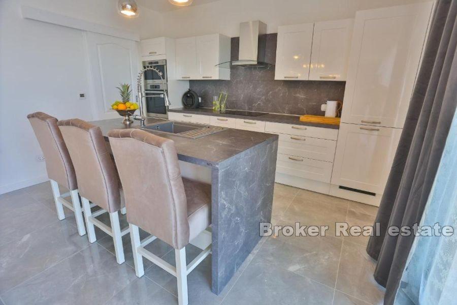 Рогозница - Новая вилла с бассейном недалеко от моря