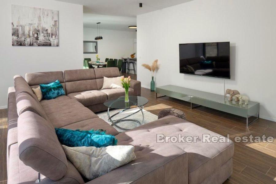 Area spaccata - Bella villa in un nuovo edificio con vista sul mare