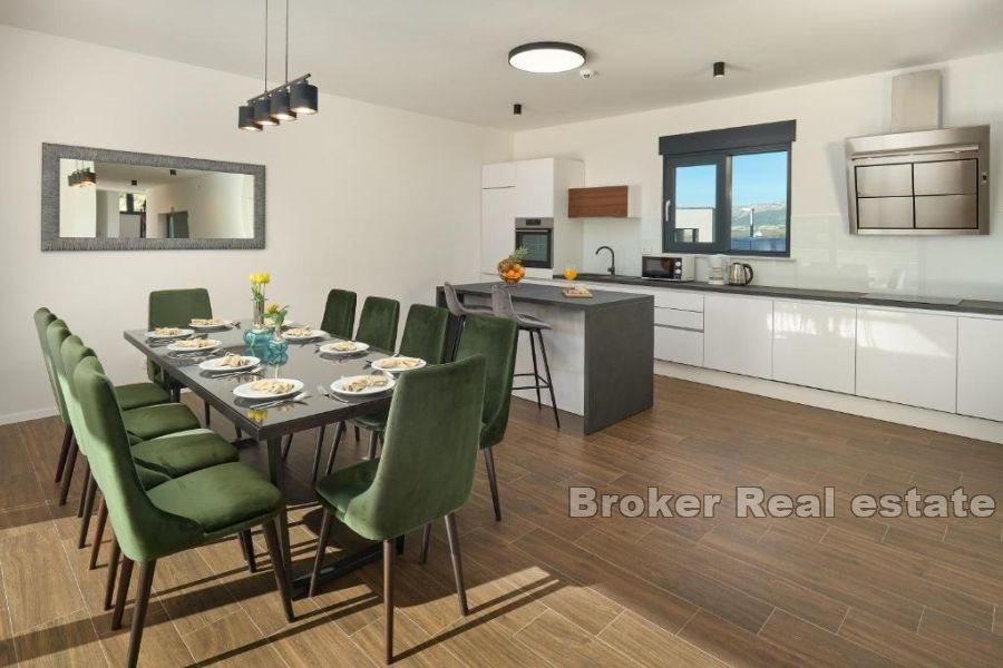 Area spaccata - Bella villa in un nuovo edificio con vista sul mare