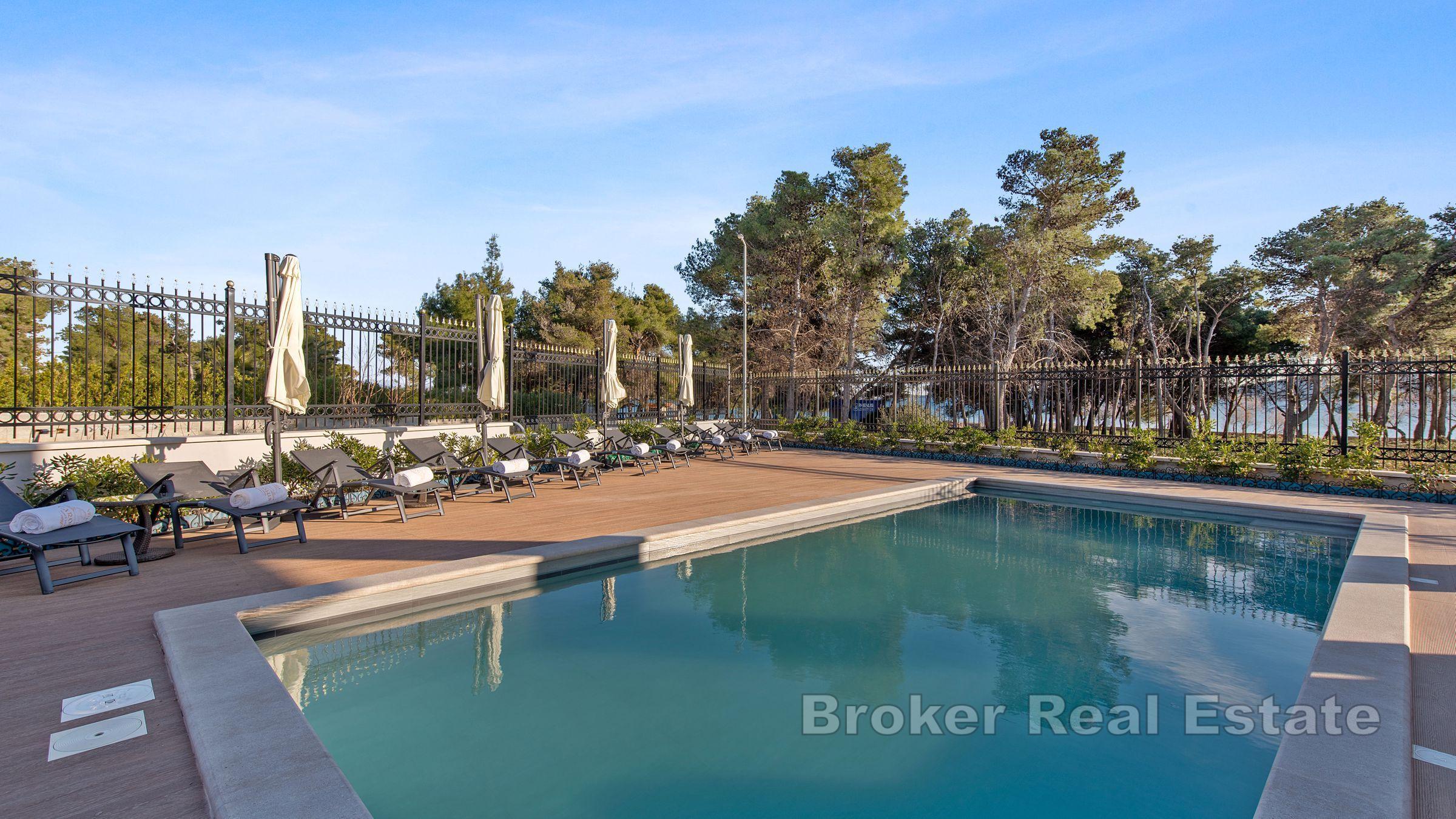 Šibenik - Moderne villa i første rad til sjøen