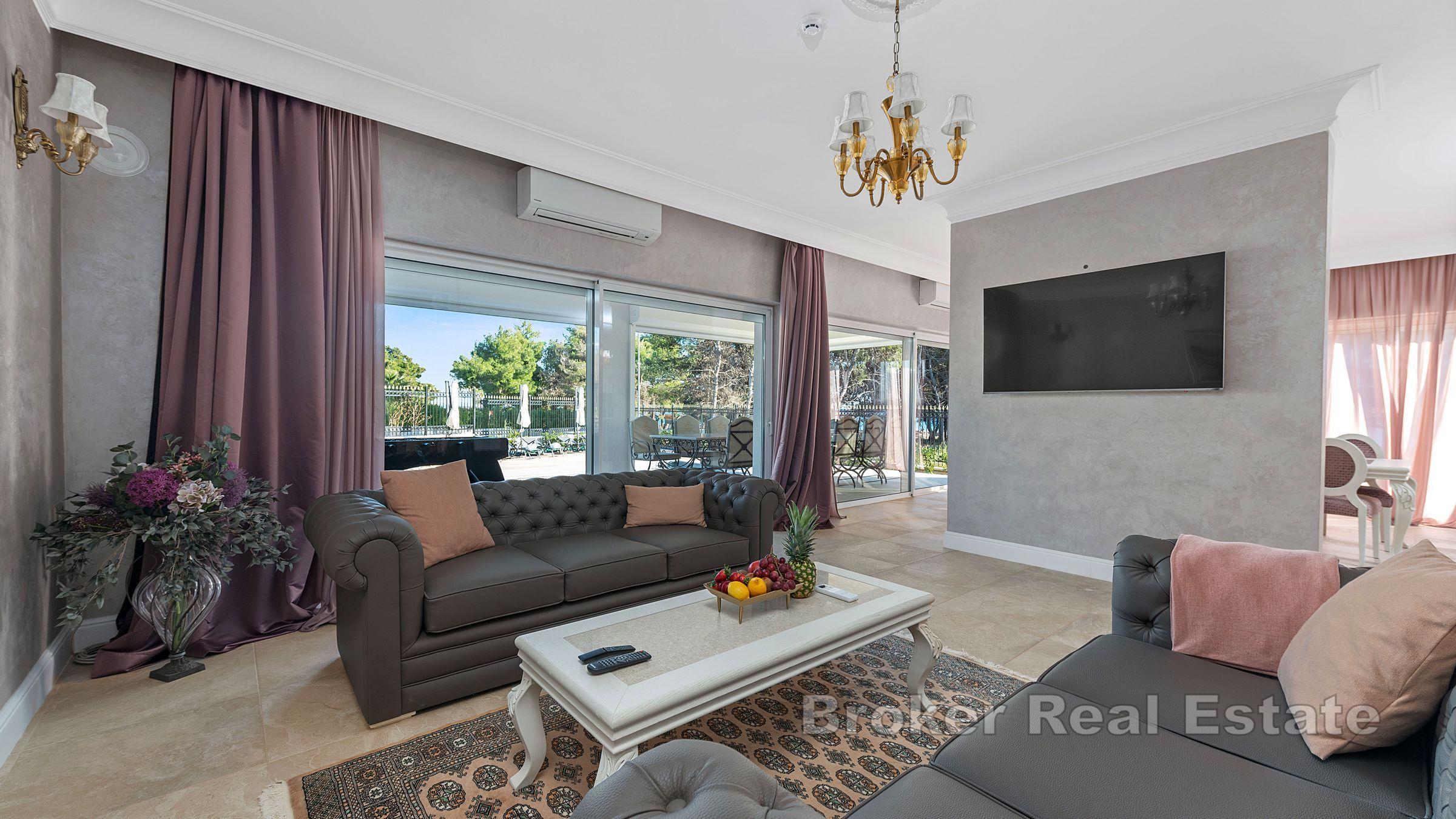 Šibenik - Moderne villa i første rad til sjøen