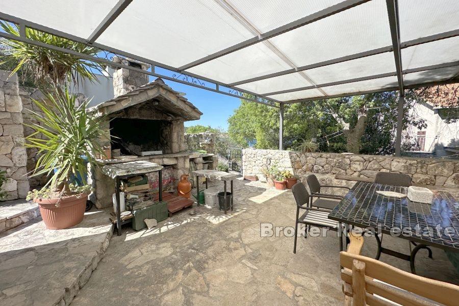 Rogoznica - Casa con due edifici ausiliari non lontano dal mare