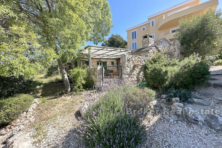 Rogoznica - Dům se dvěma pomocnými budovami nedaleko od moře