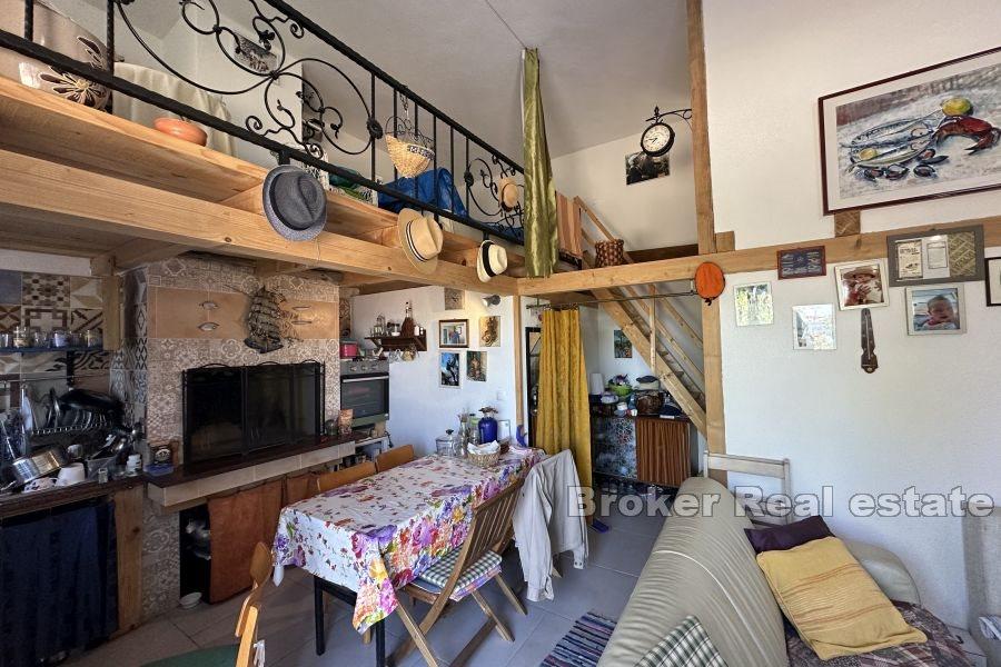 Rogoznica - Dům se dvěma pomocnými budovami nedaleko od moře