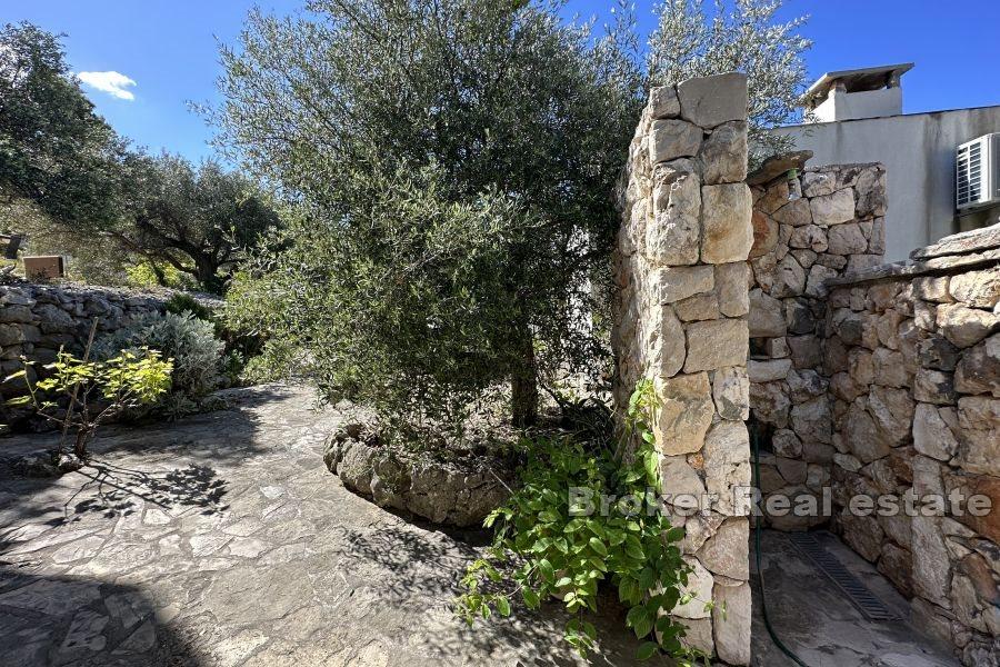 Rogoznica - Dům se dvěma pomocnými budovami nedaleko od moře