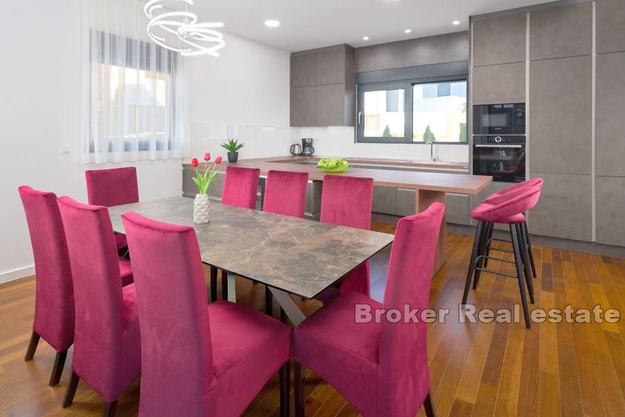 Obszar Splitu - Nowo wybudowana willa z widokiem na morze