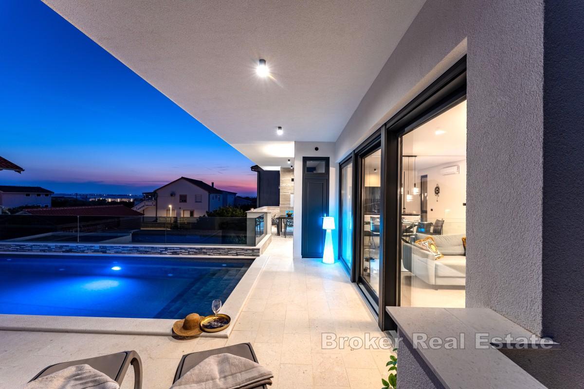 Zadar - Moderná vila s výhľadom na more a bazénom