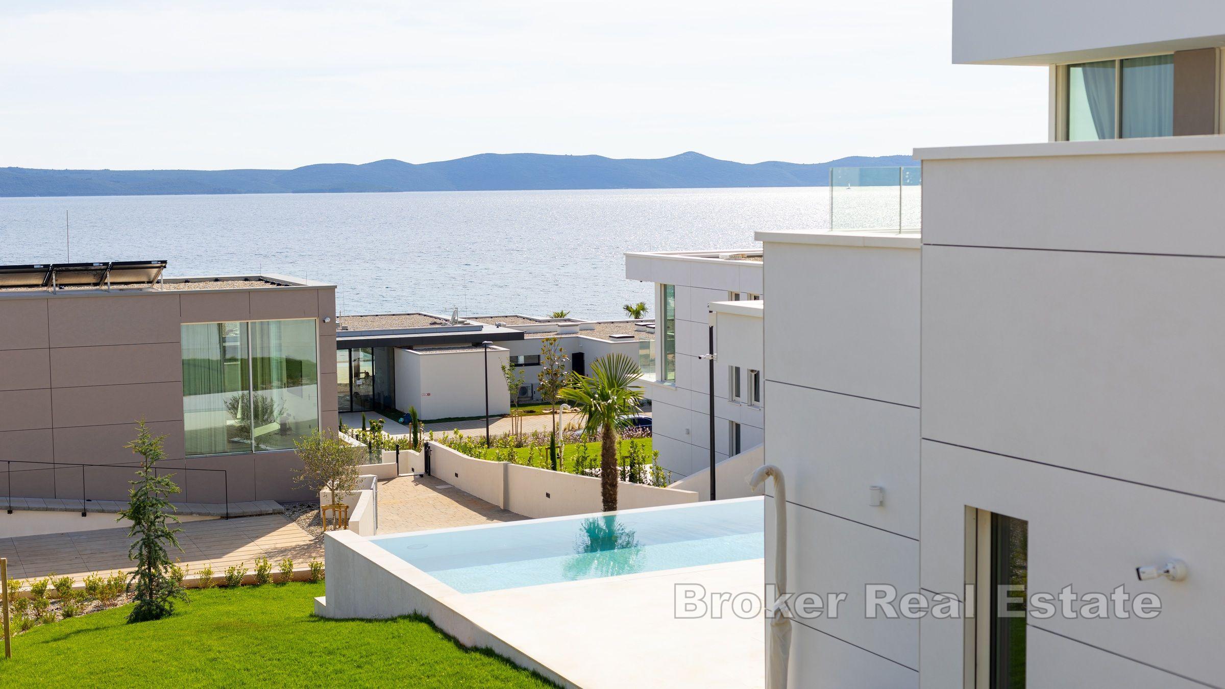 Neu gebaute Villa mit Meerblick