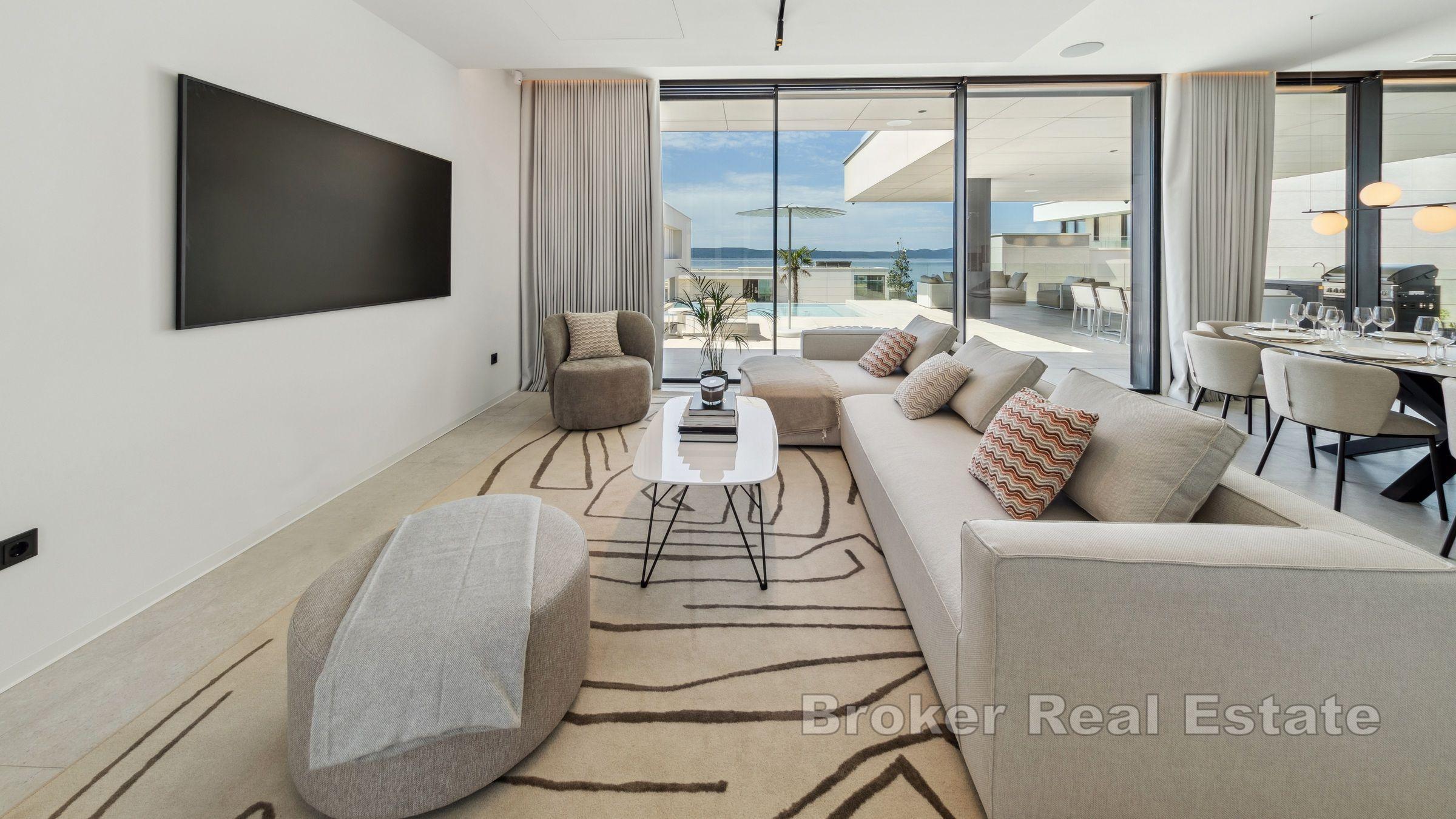 Neu gebaute Villa mit Meerblick