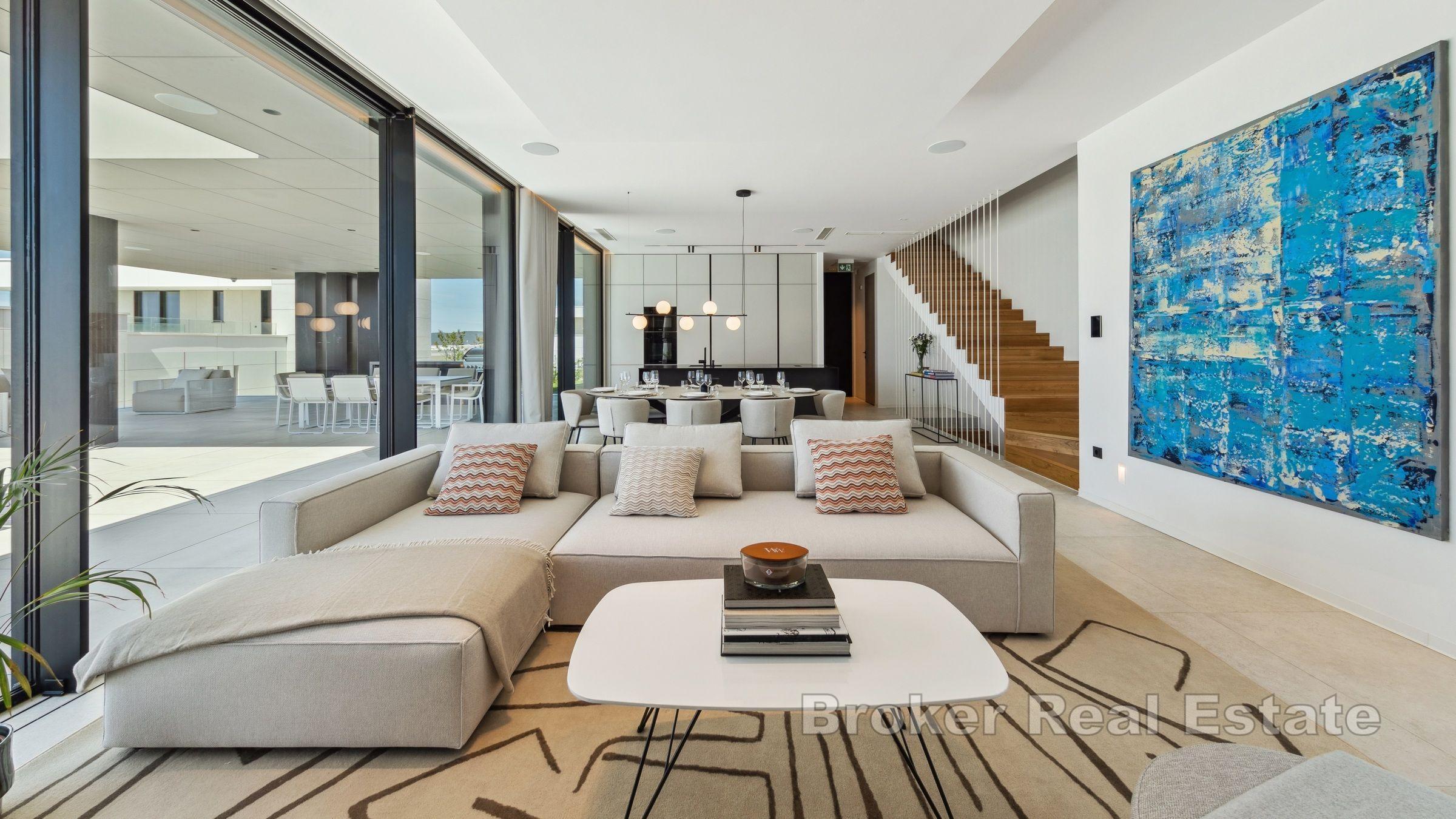 Neu gebaute Villa mit Meerblick