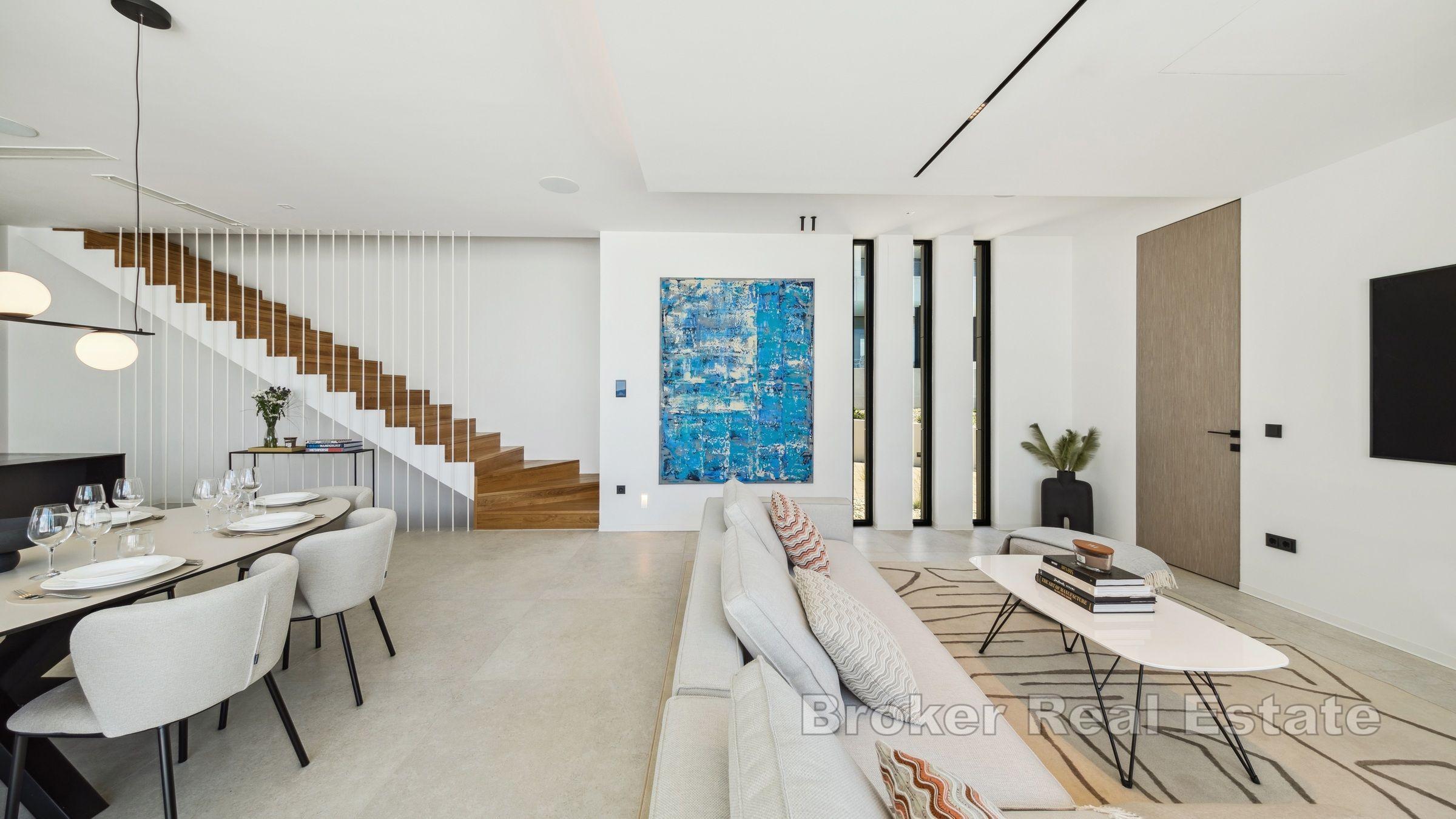 Neu gebaute Villa mit Meerblick