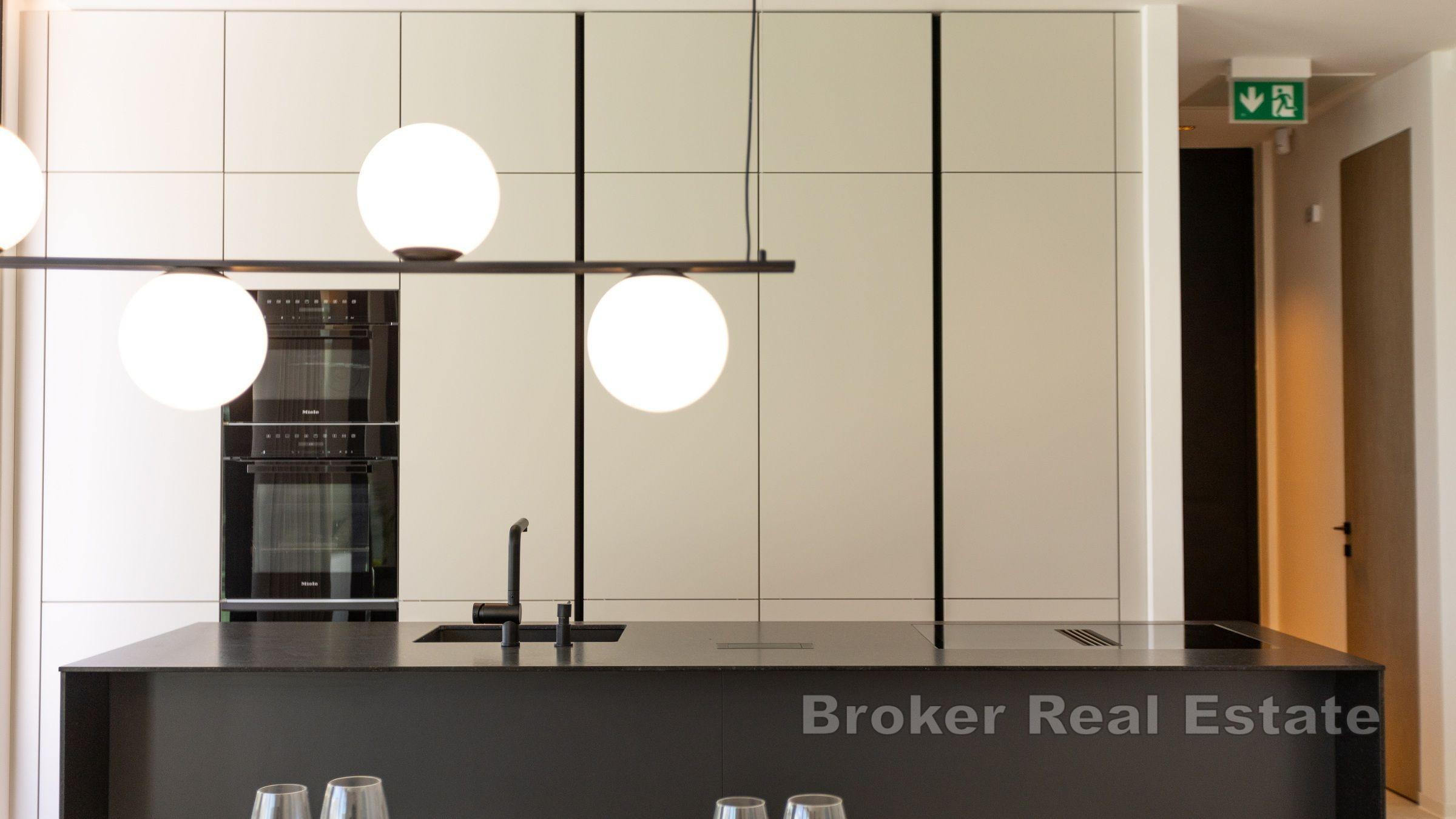 Neu gebaute Villa mit Meerblick