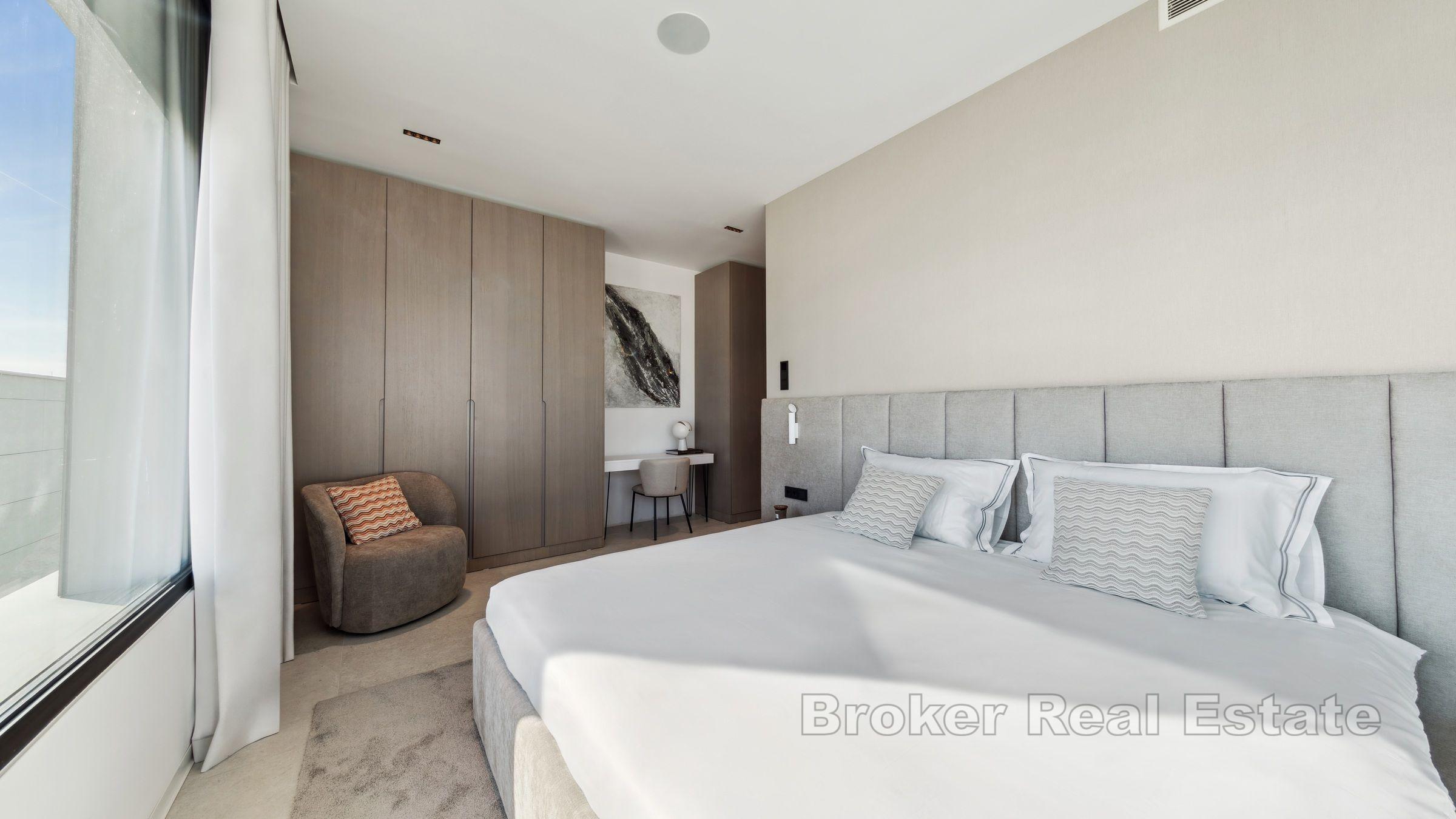 Neu gebaute Villa mit Meerblick