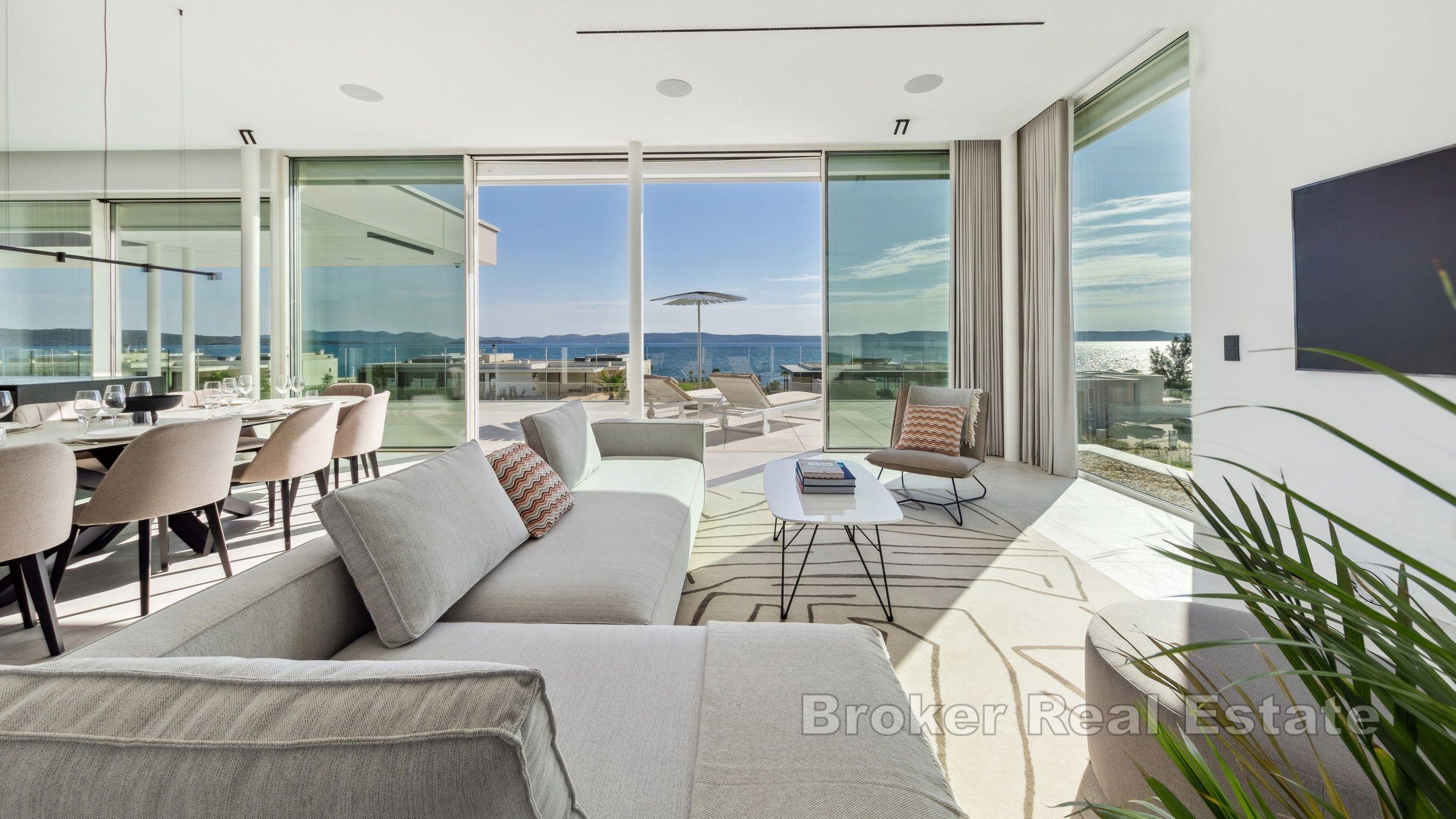 Moderní vila v letovisku s nekonečným bazénem v blízkosti moře