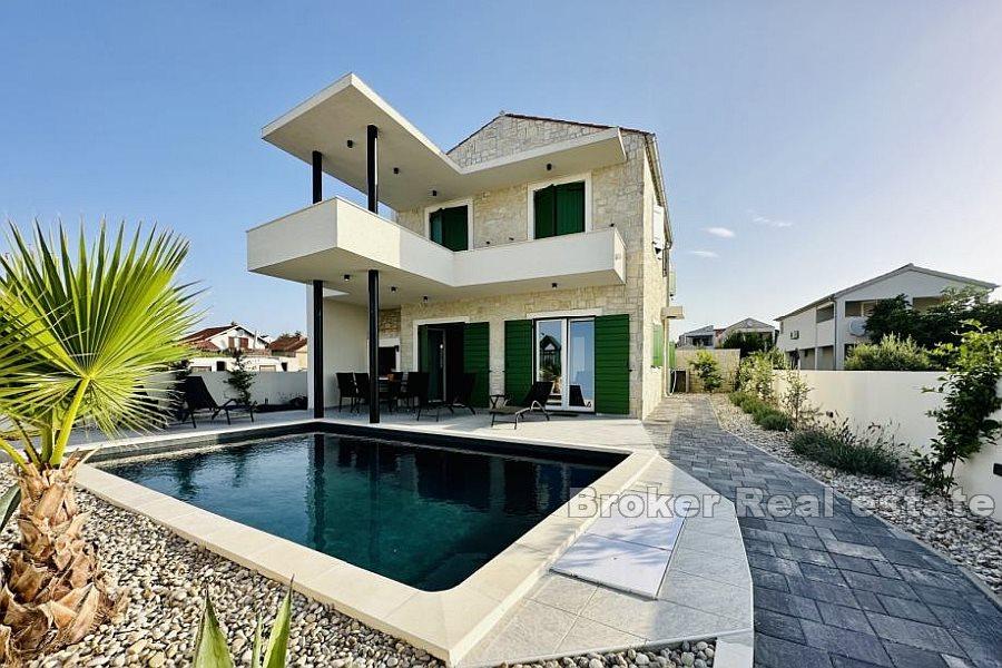 Zadar - Nybygg med svømmebasseng og havutsikt