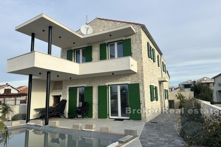 Zadar - Nowa konstrukcja z basenem i widokiem na morze