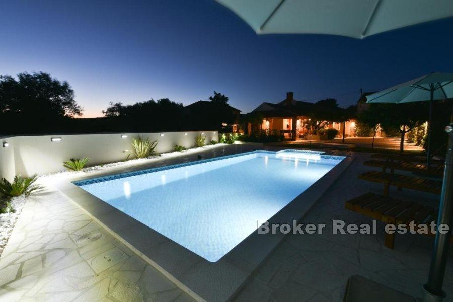 Zara - Casa isolata con piscina