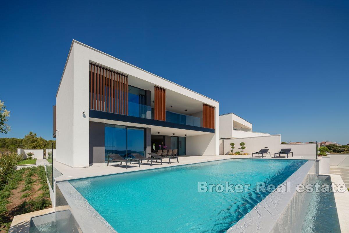 Luxury villa with pool and sea view