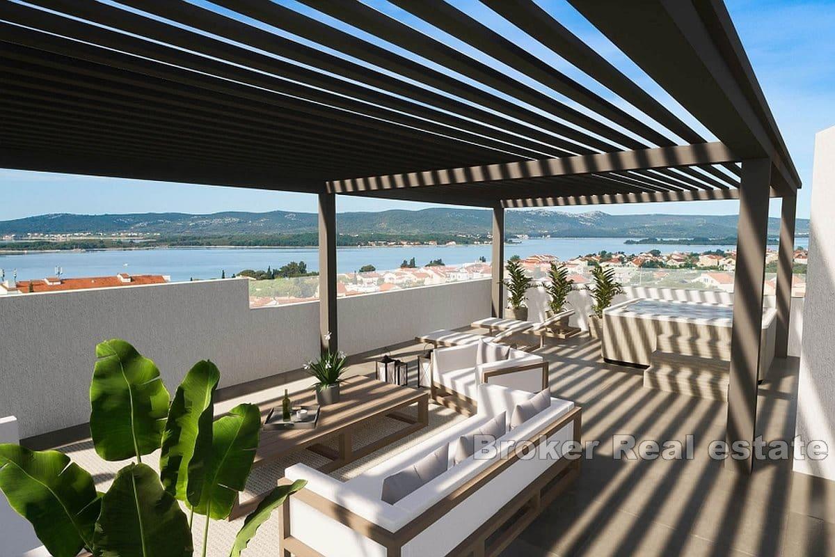 Toppleilighet med panoramautsikt og takterrasse