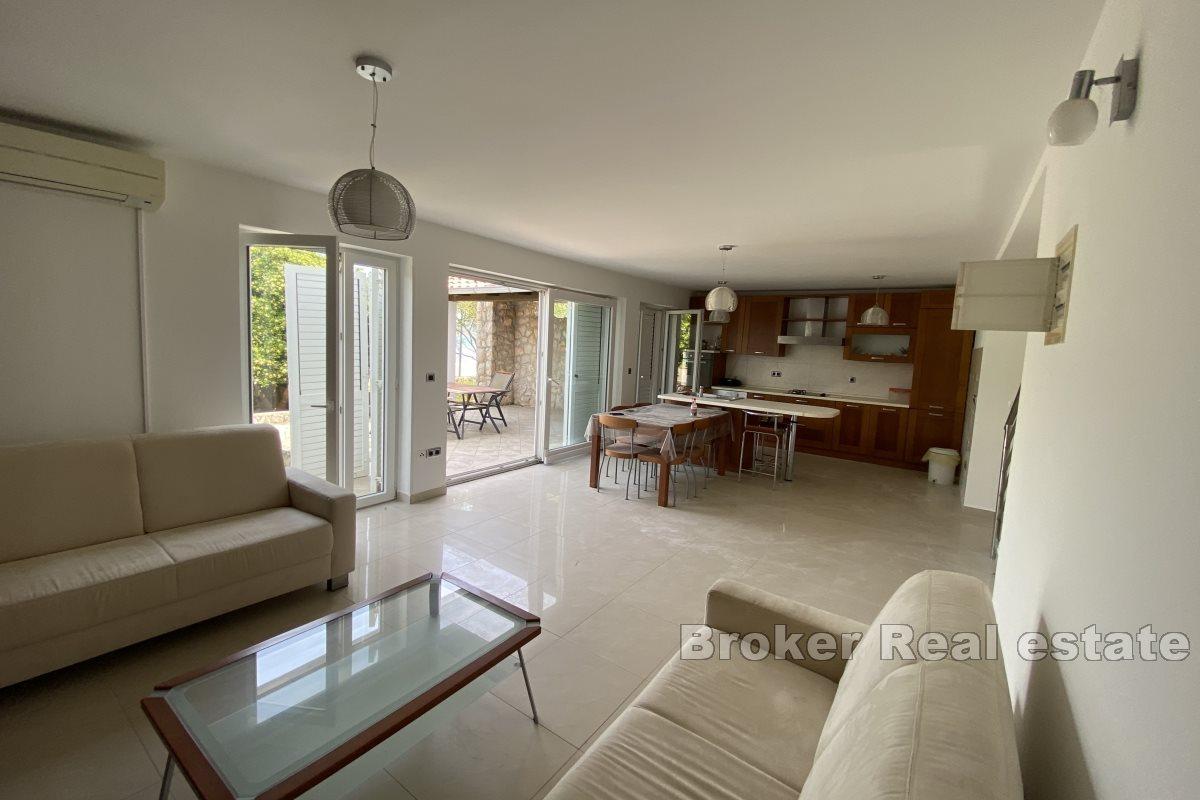 Eksklusivt hus i to etasjer ved siden av stranden