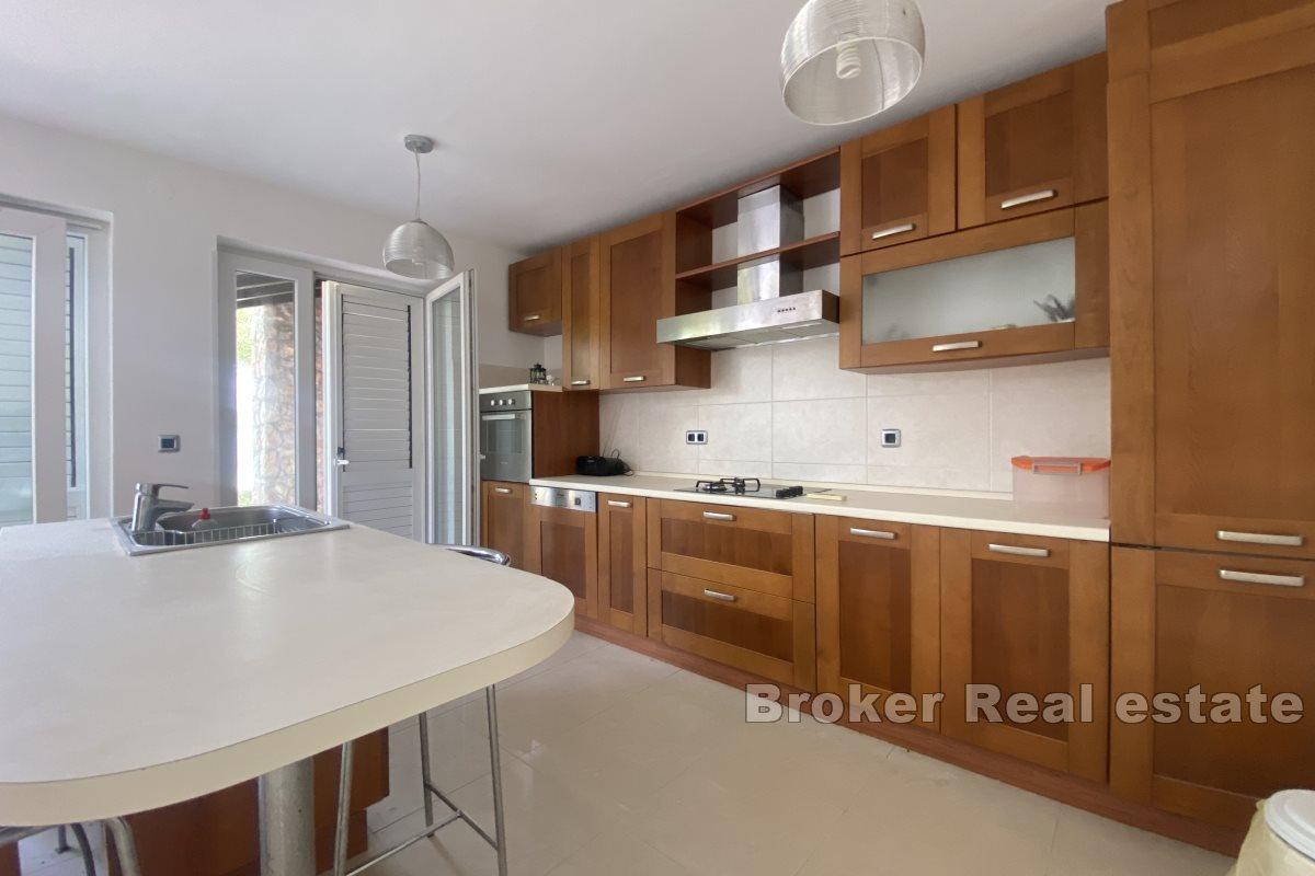 Eksklusivt hus i to etasjer ved siden av stranden