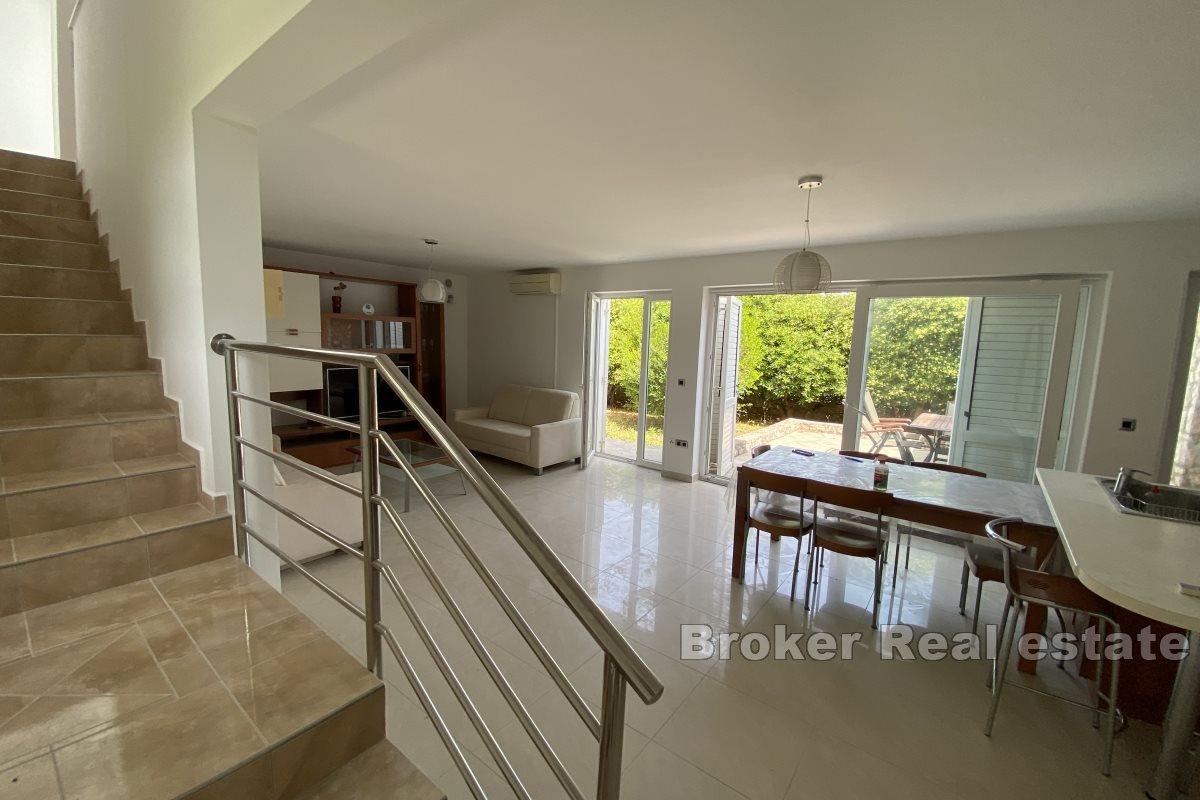 Eksklusivt hus i to etasjer ved siden av stranden