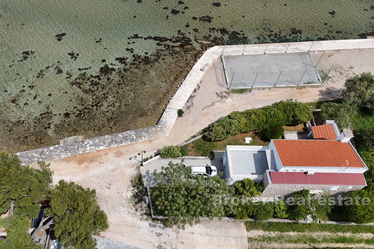 Eksklusivt hus i to etasjer ved siden av stranden