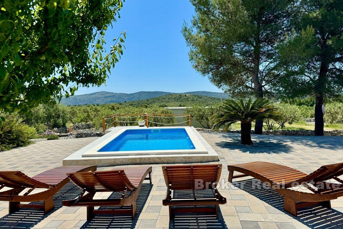 Красивый дом в тихом месте