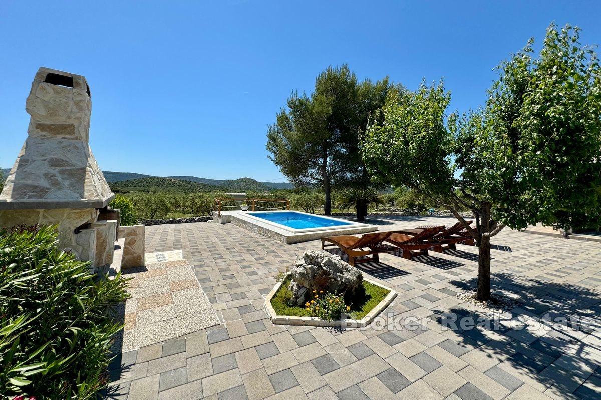 Красивый дом в тихом месте