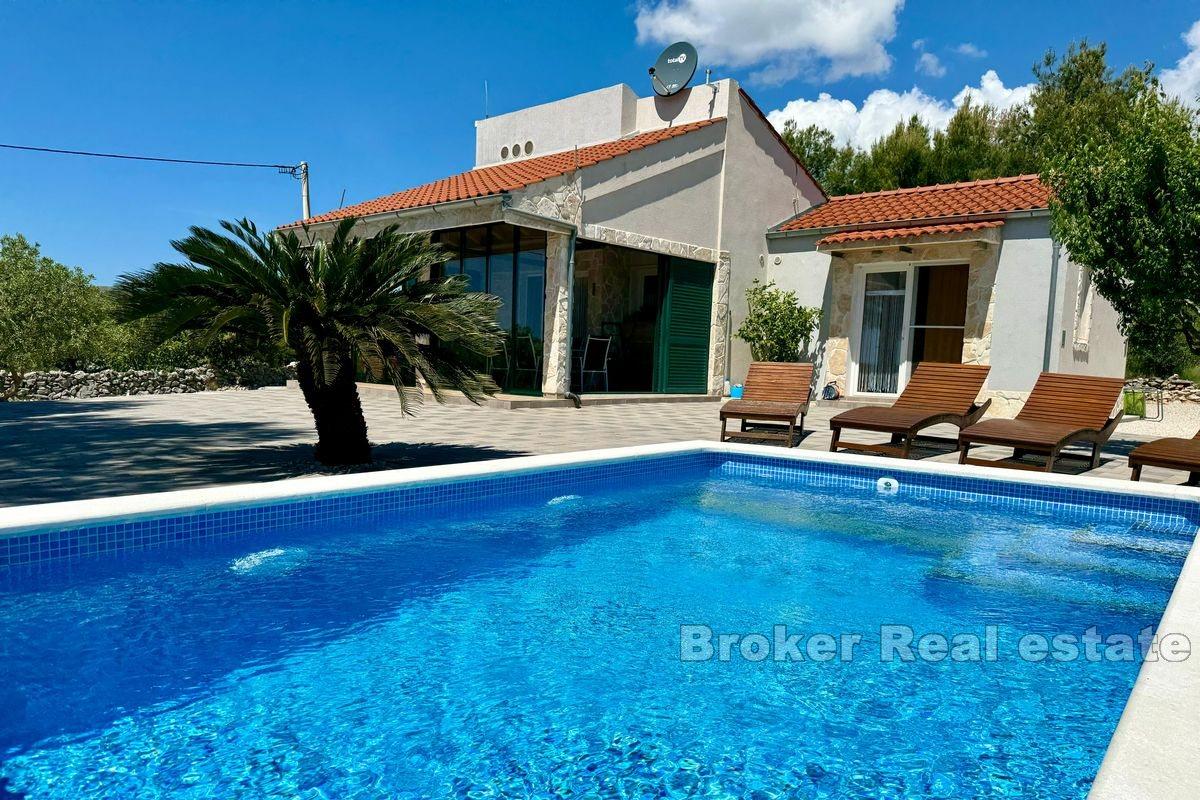 Красивый дом в тихом месте