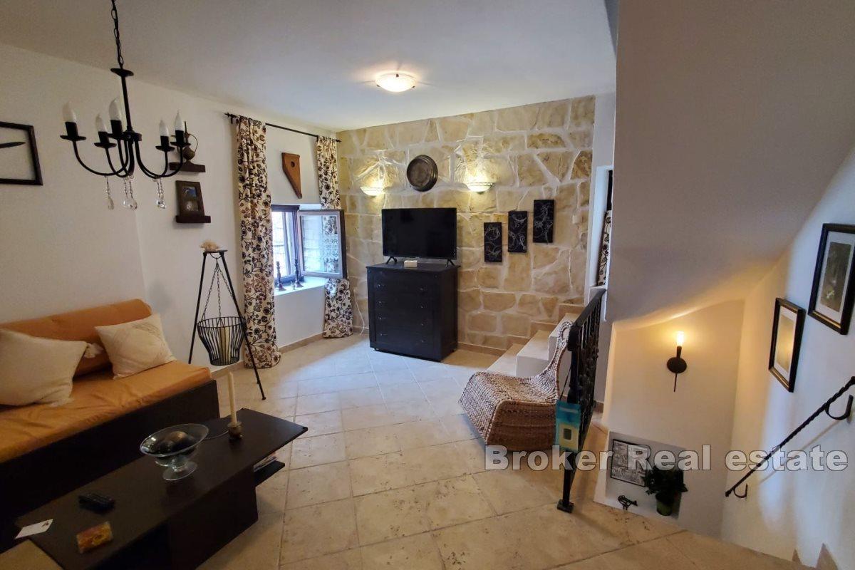 Semi-detached house with a roof terrace and a view of the harbor