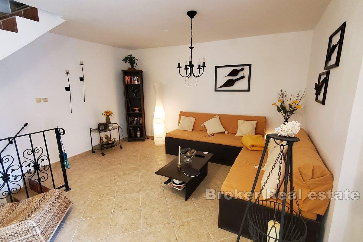 Semi-detached house with a roof terrace and a view of the harbor