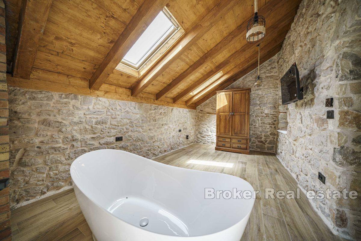 Renovated luxury house with swimming pool