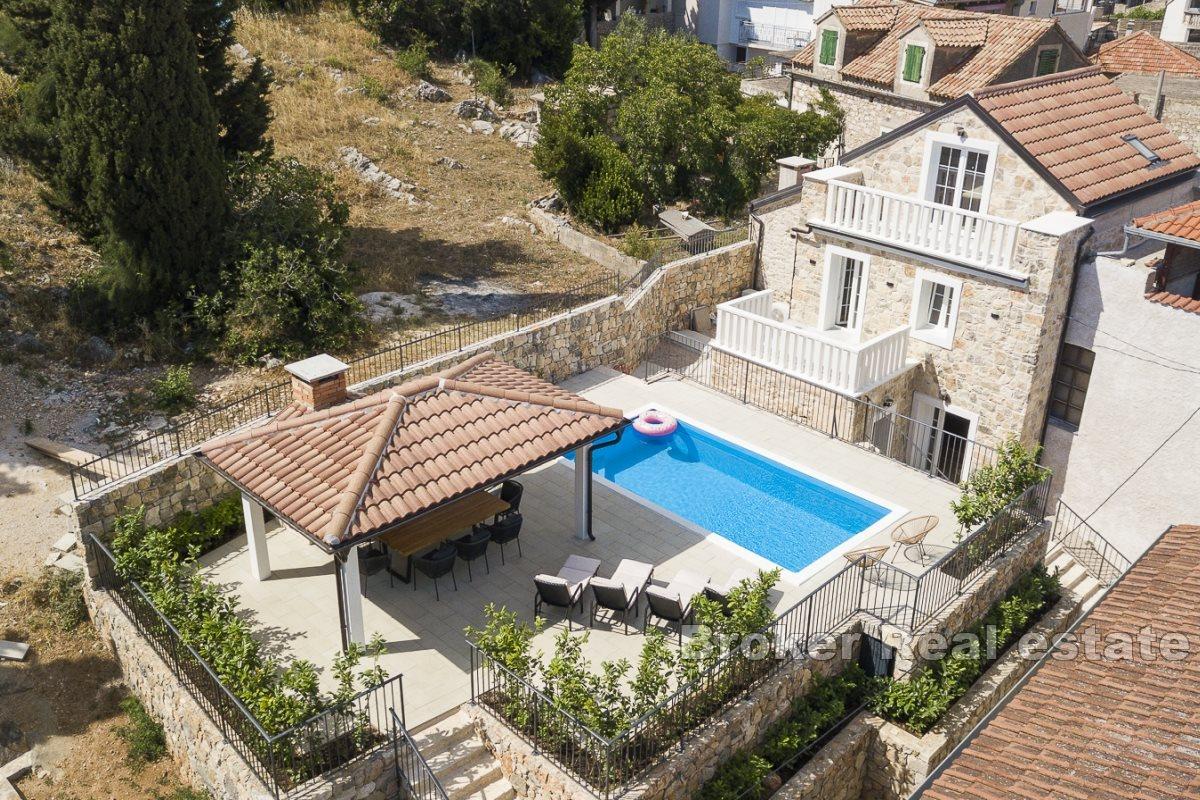 Renovated luxury house with swimming pool
