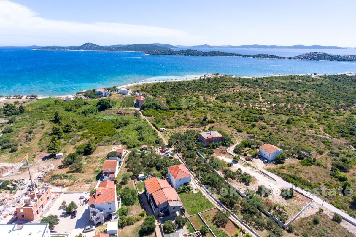 Красивый участок под застройку рядом с пляжем