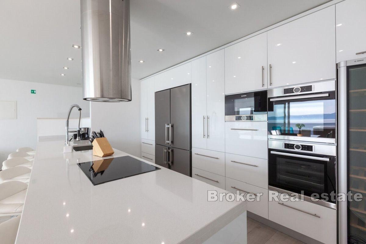 Willa z basenem w fantastycznej lokalizacji, tuż przy nabrzeżu