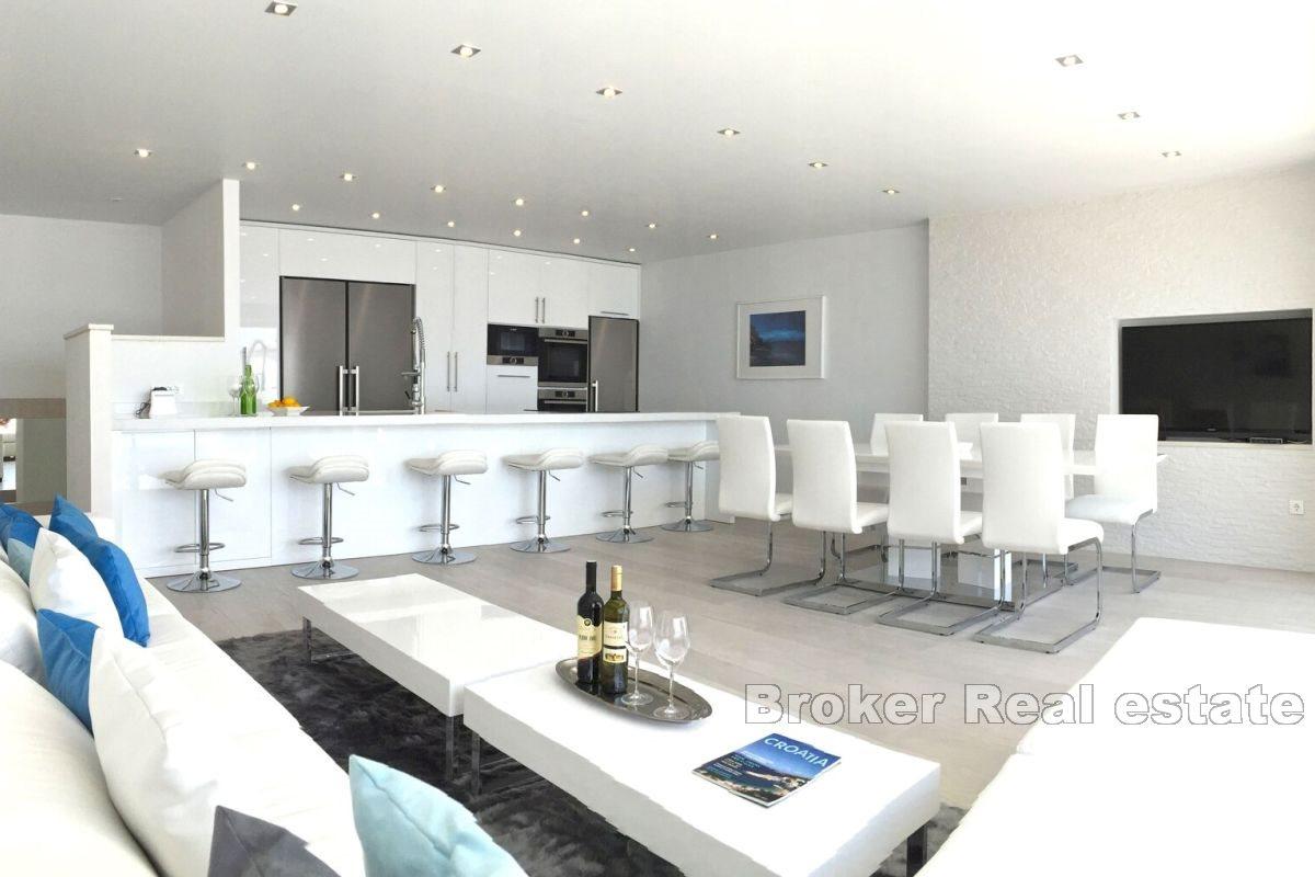 Willa z basenem w fantastycznej lokalizacji, tuż przy nabrzeżu