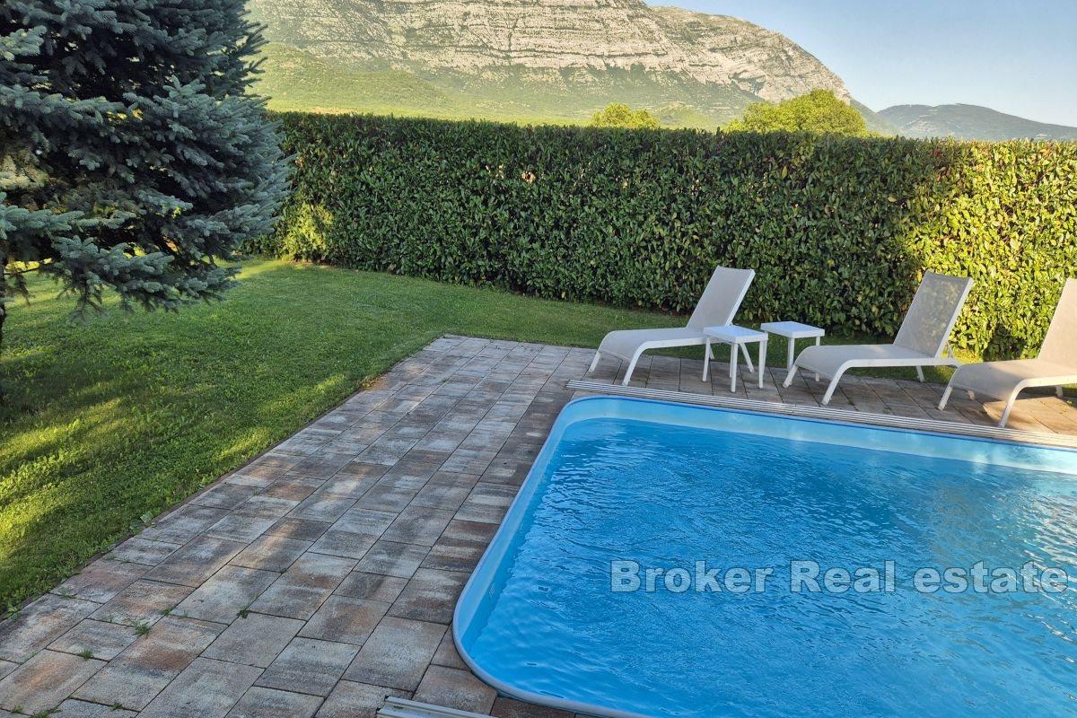 Weekend house with a pool in a peaceful location