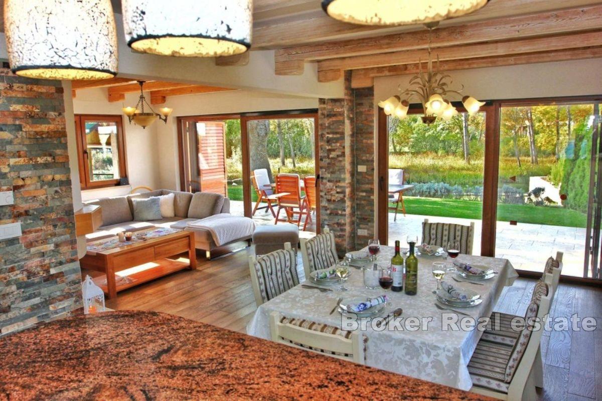 Weekend house with a pool in a peaceful location