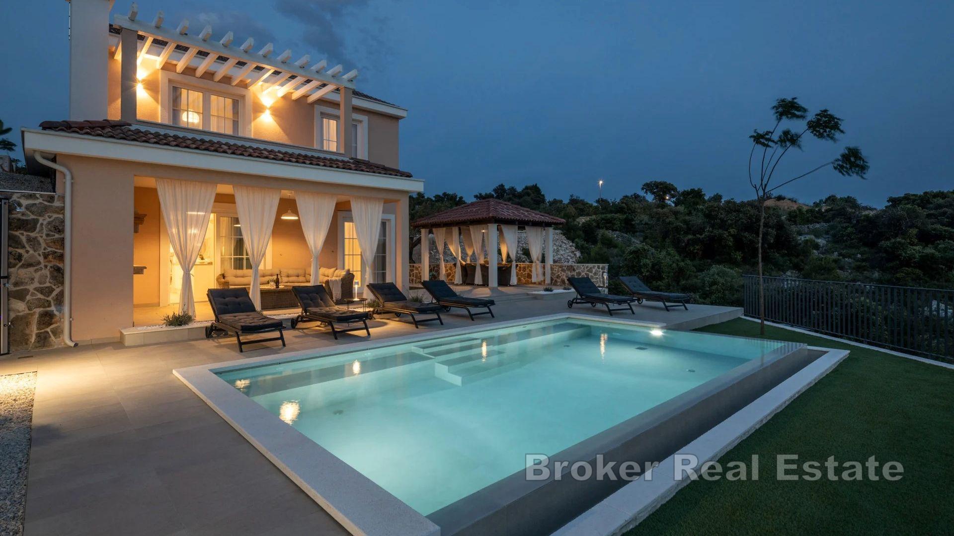 Zaciszna willa z widokiem na morze i basenem