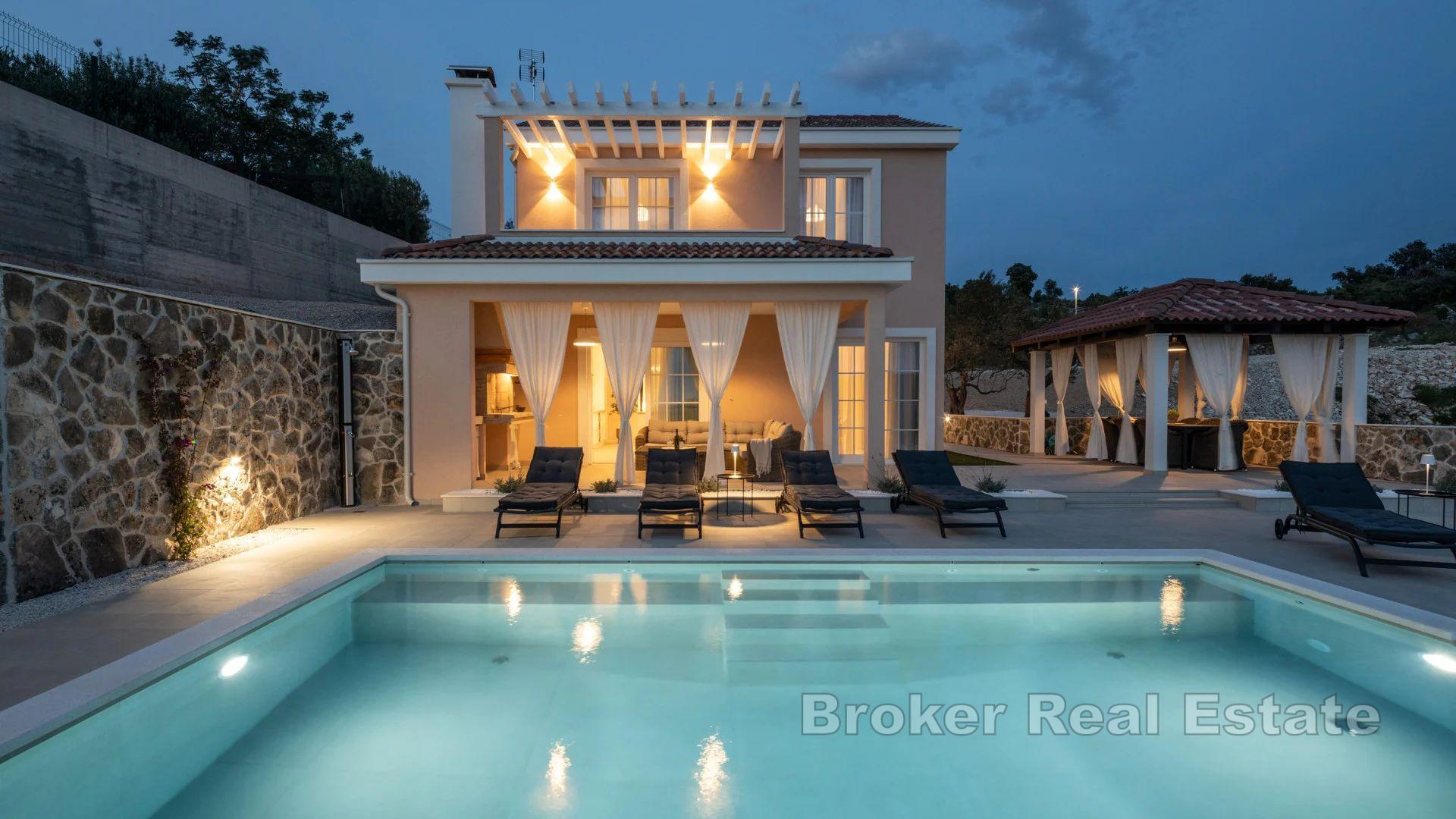 Zaciszna willa z widokiem na morze i basenem