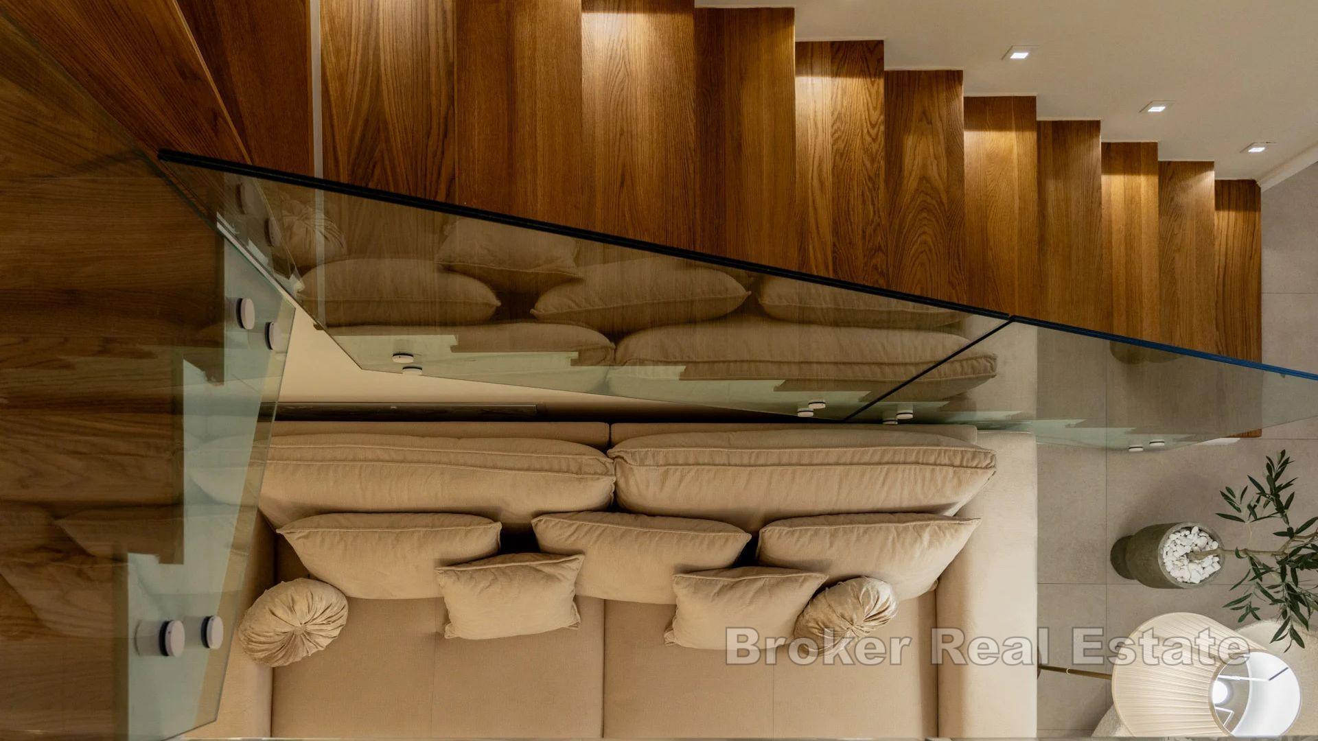 Tilbaketrukket villa med havutsikt og svømmebasseng