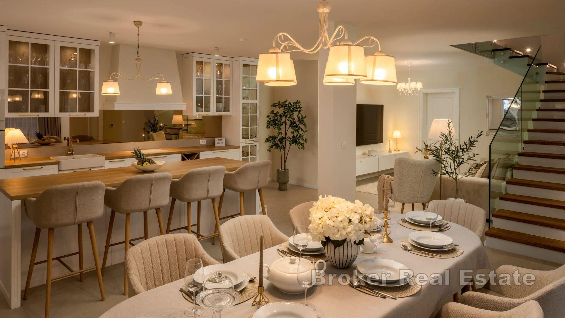 Tilbaketrukket villa med havutsikt og svømmebasseng