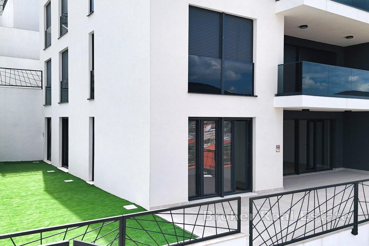 Mieszkanie z panoramicznym widokiem na drugim piętrze nowego budynku