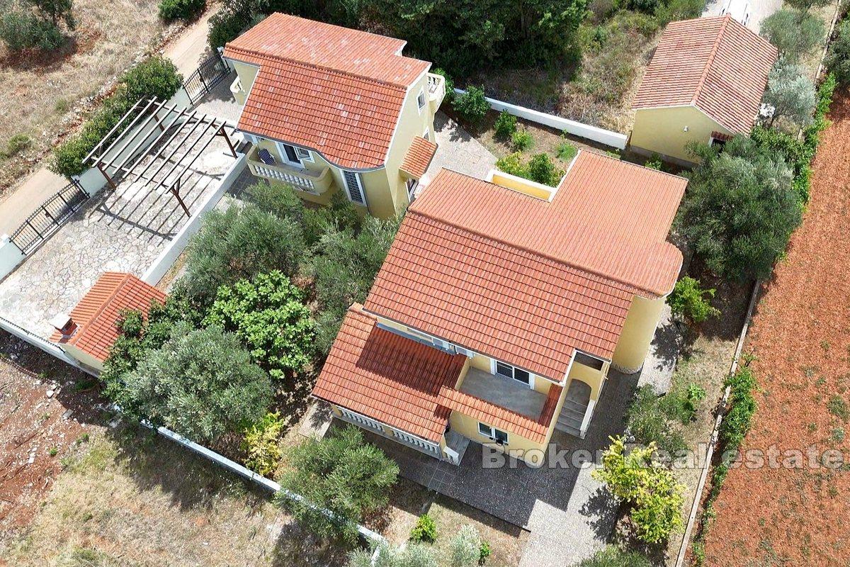 Two detached house with sea view