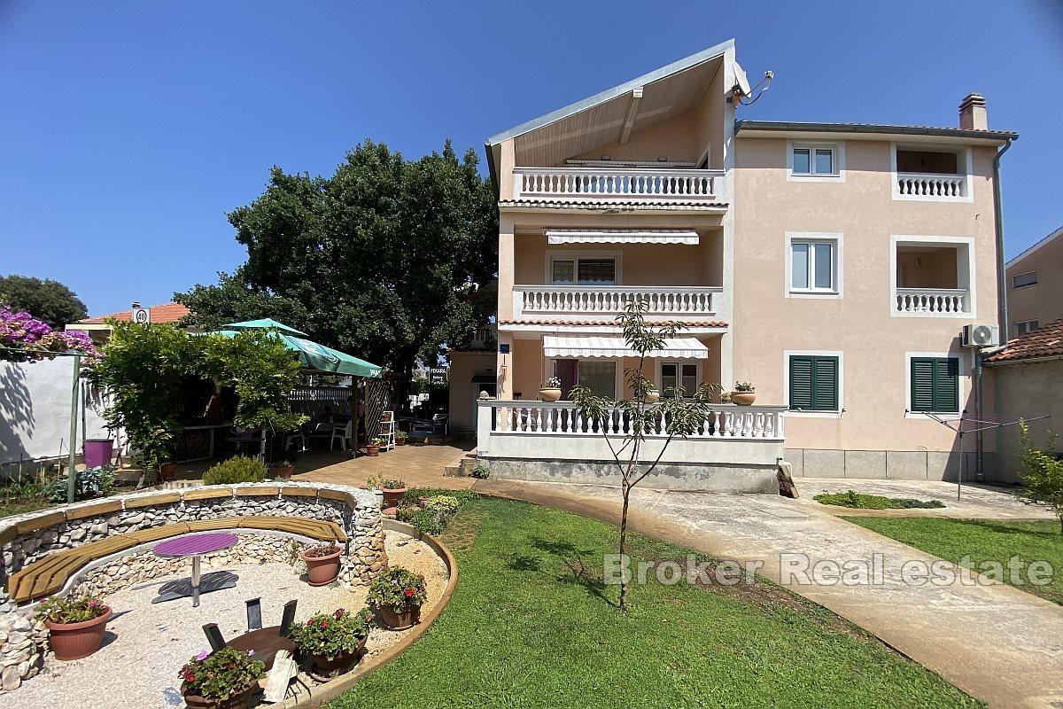 Maison avec 6 appartements et restaurant