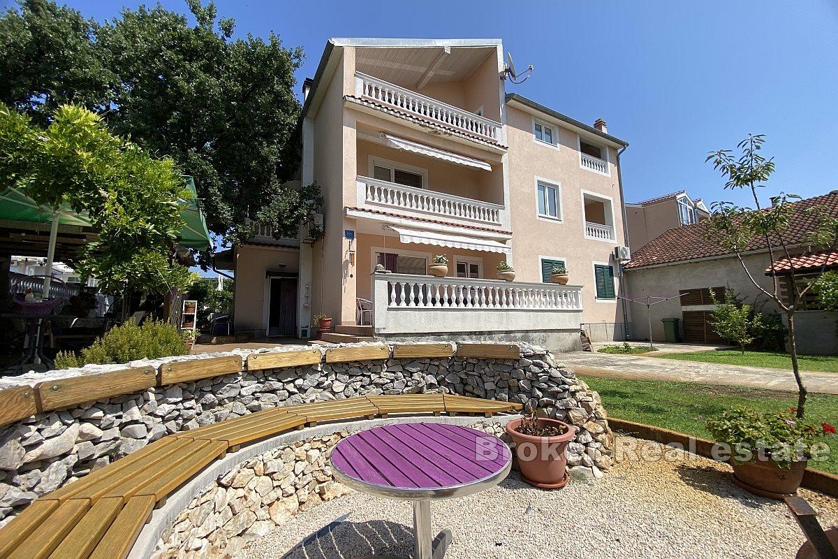 Maison avec 6 appartements et restaurant