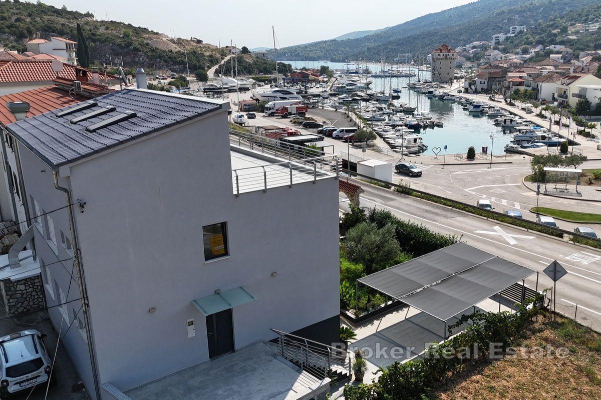 Dům se třemi apartmány, první řada k moři