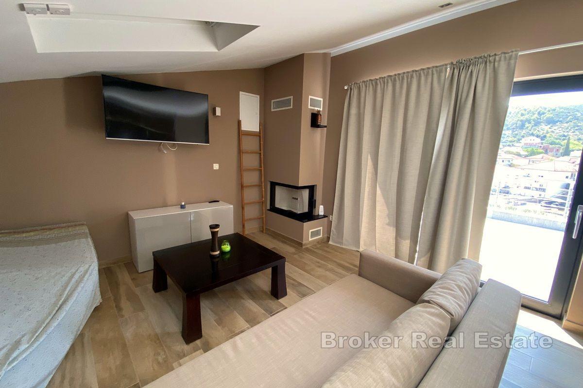 Dom z trzema apartamentami, pierwszy rząd do morza