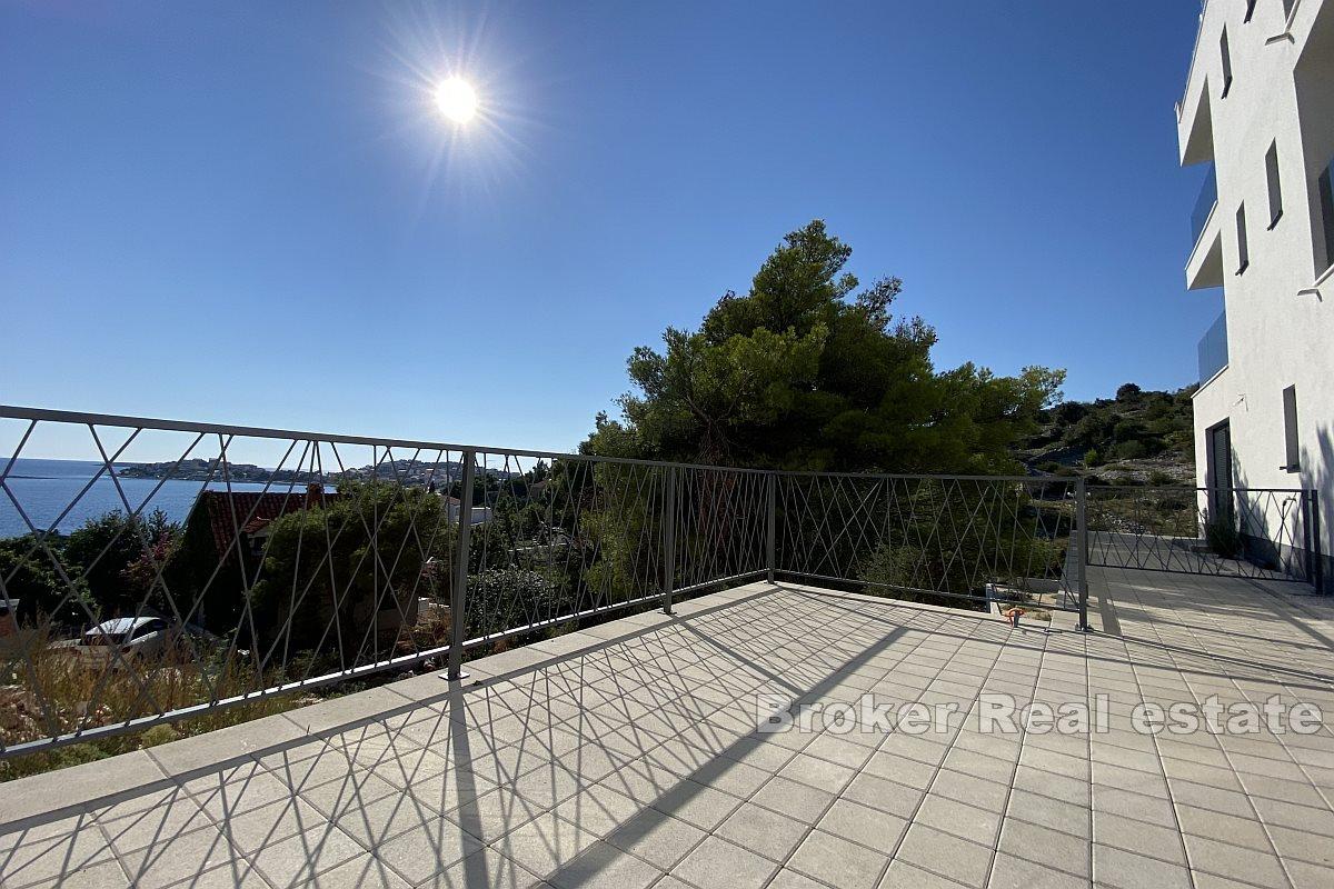 Nouvelle construction dans un endroit calme près de la mer